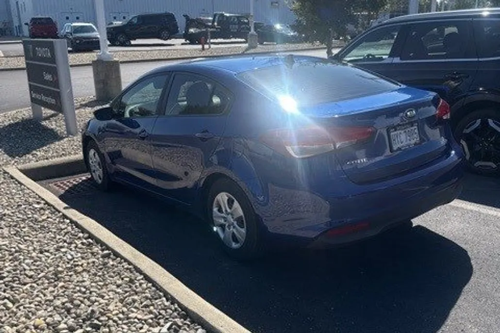 2017 Kia Forte LX Base photo 1