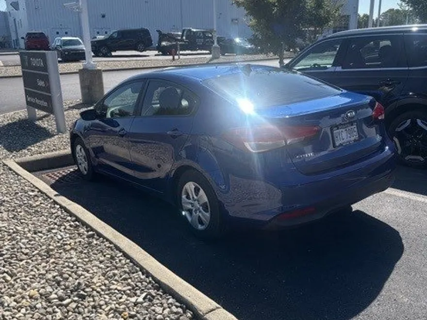 2017 Kia Forte LX Base photo 1