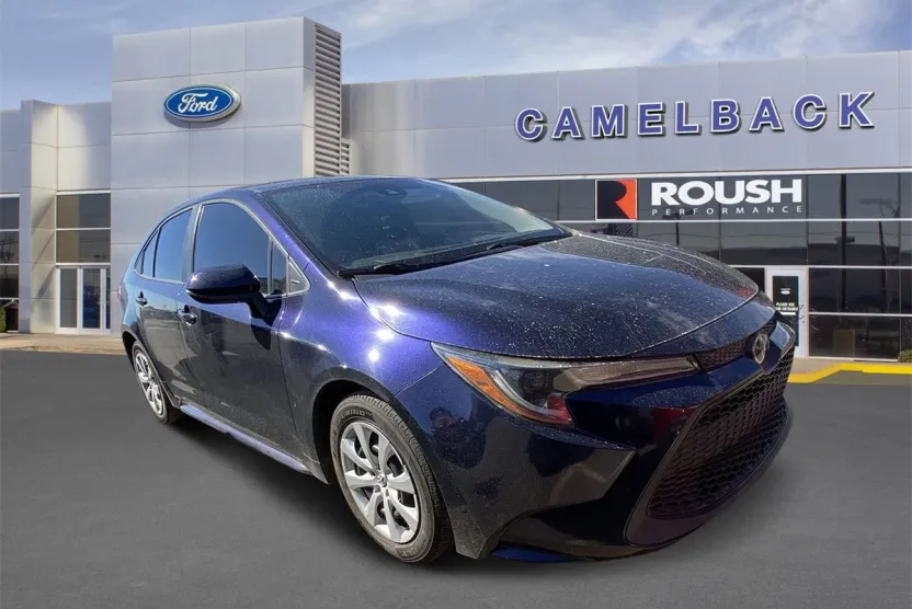 2021 Toyota Corolla LE photo 1