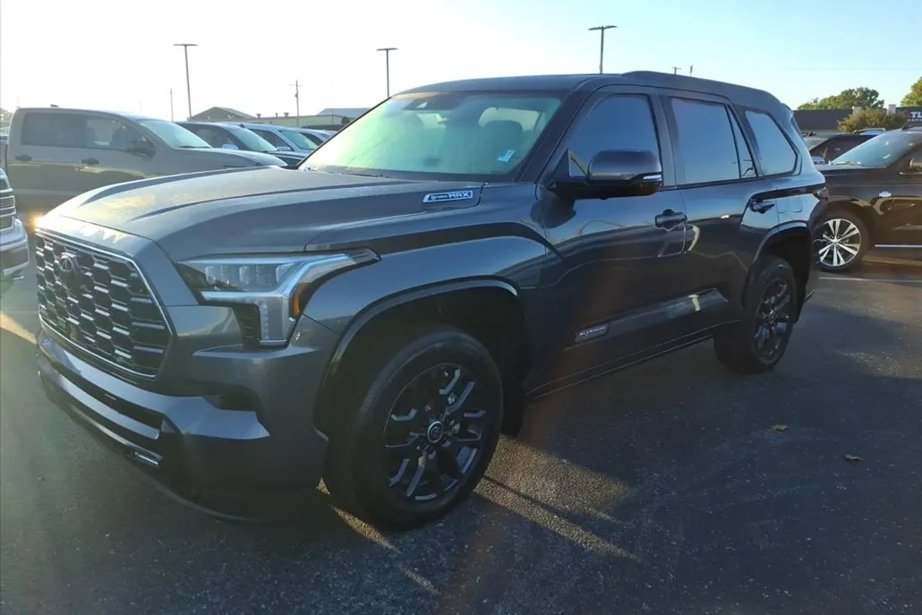2024 Toyota Sequoia Platinum photo 1