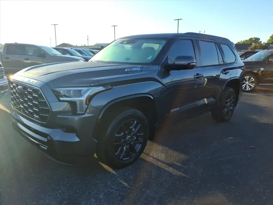 2024 Toyota Sequoia Platinum photo 1
