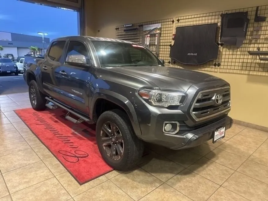 2016 Toyota Tacoma Limited V6 photo 1