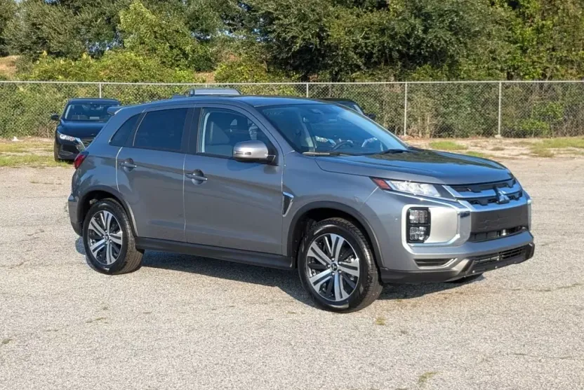 2025 Mitsubishi Outlander Sport SE photo 1