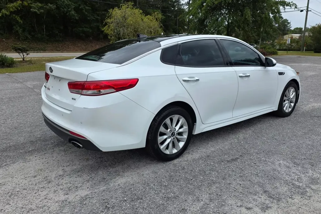 2018 Kia Optima EX photo 1