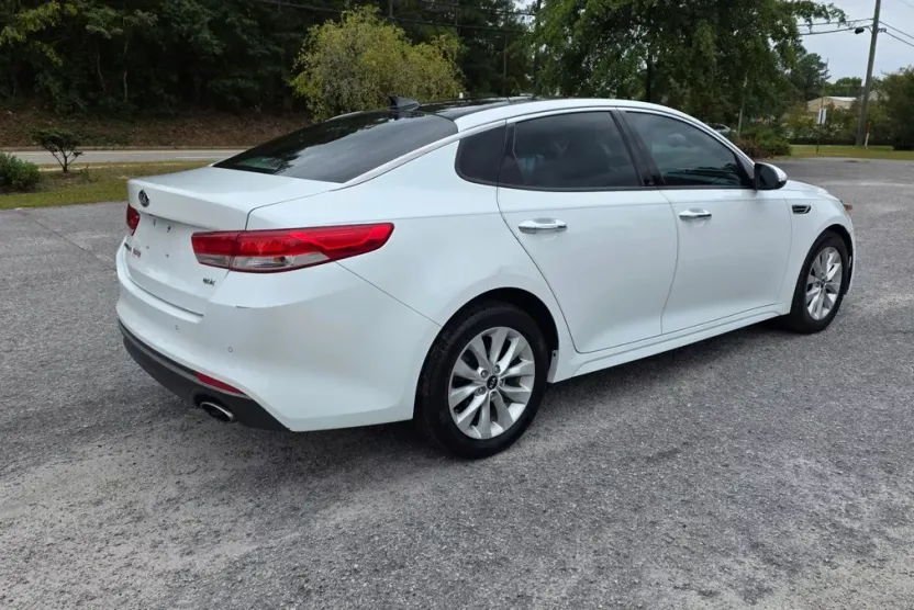 2018 Kia Optima EX photo 1