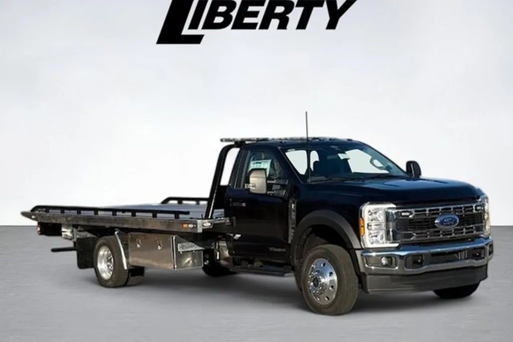 2024 Ford F-550 photo 1