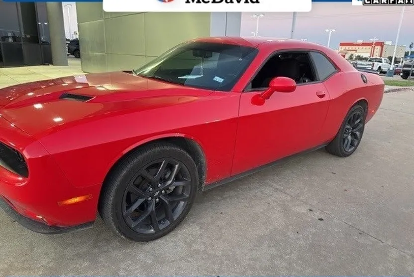 2022 Dodge Challenger SXT photo 1