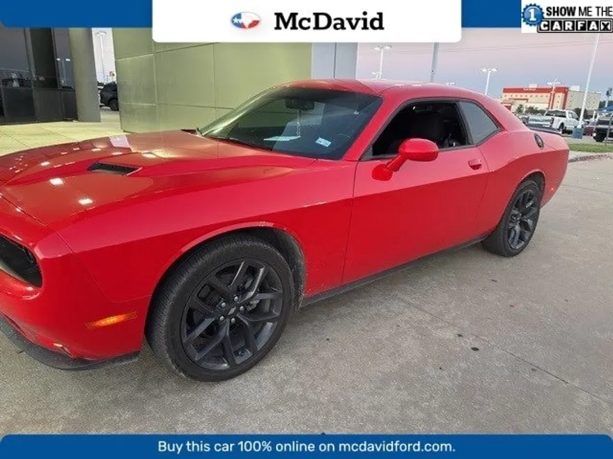 2022 Dodge Challenger SXT photo 1