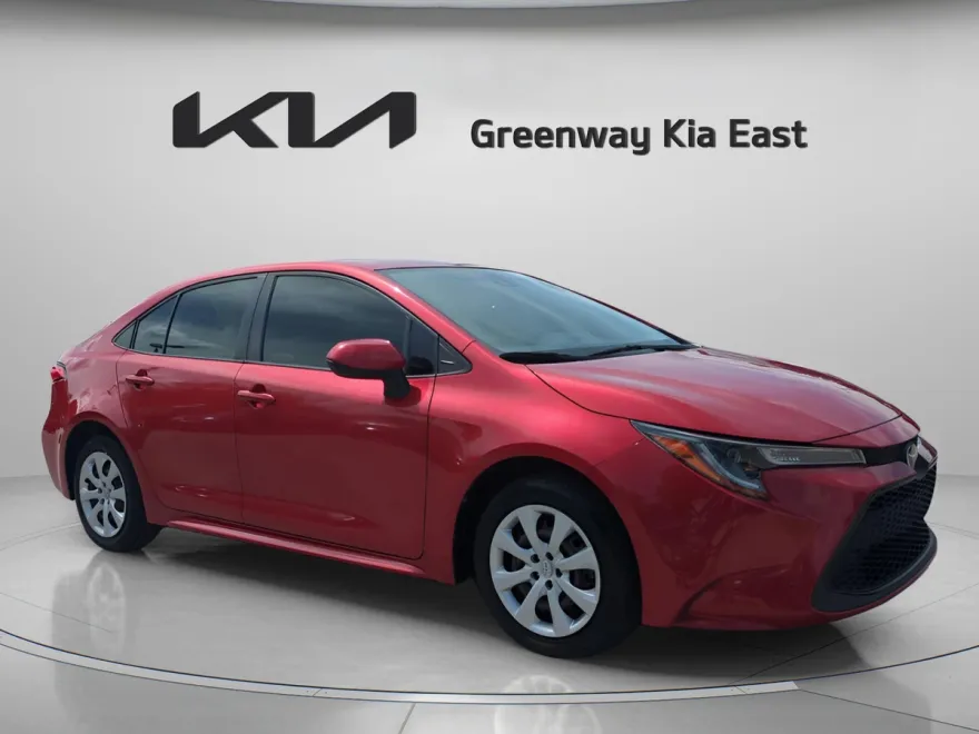 2021 Toyota Corolla LE photo 1