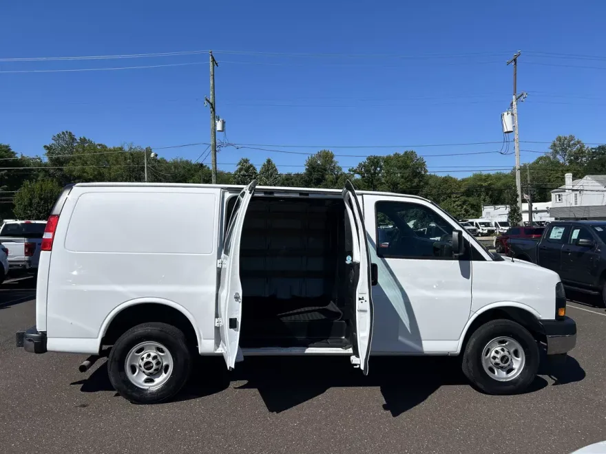 2022 Gmc Savana 2500 Cargo photo 1