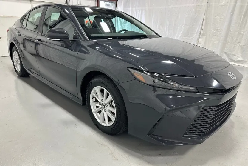 2025 Toyota Camry LE photo 1