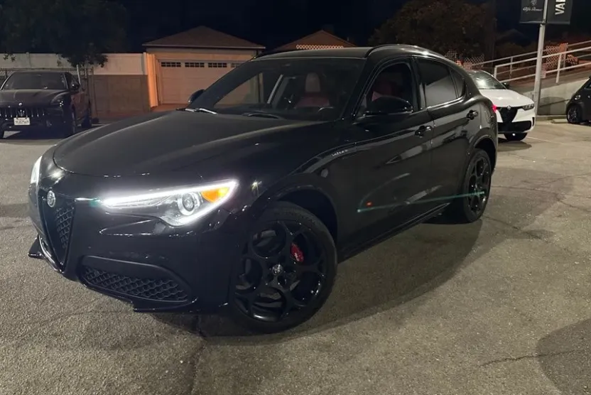 2022 Alfa Romeo Stelvio Ti photo 1
