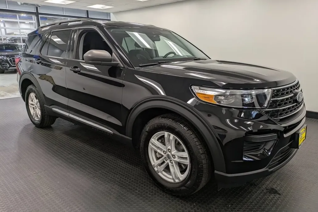 2022 Ford Explorer XLT photo 1