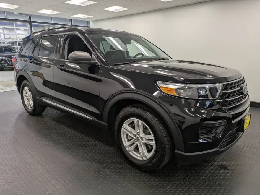 2022 Ford Explorer XLT photo 1