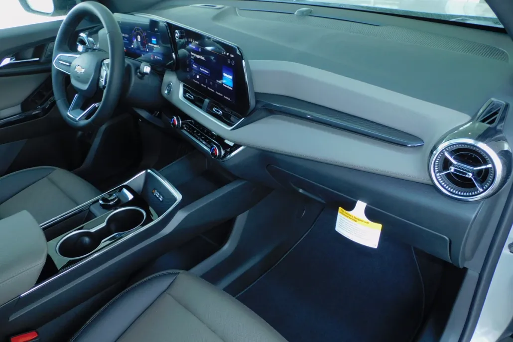 2026 Chevrolet Equinox LT photo 1