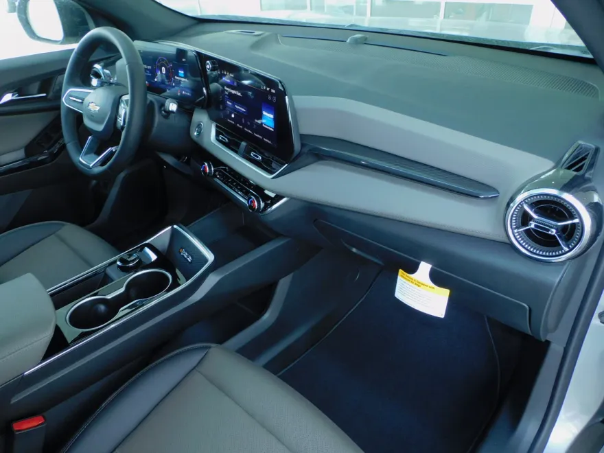 2026 Chevrolet Equinox LT photo 1