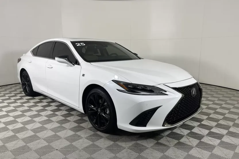 2025 Lexus ES 300h F SPORT Design photo 1