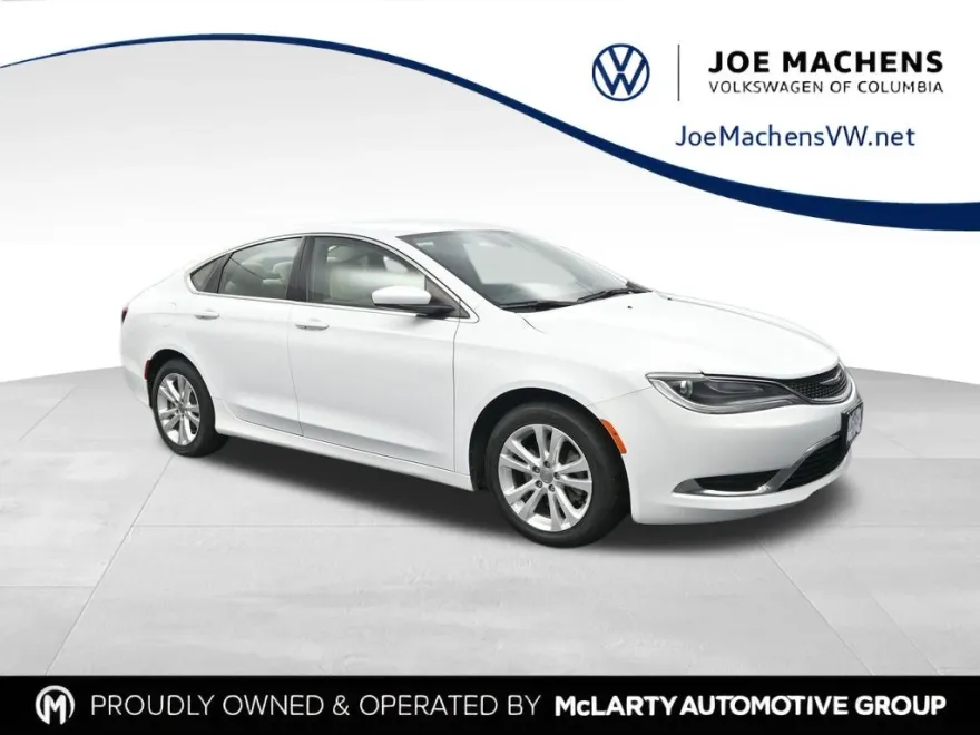 2016 Chrysler 200 Limited photo 1