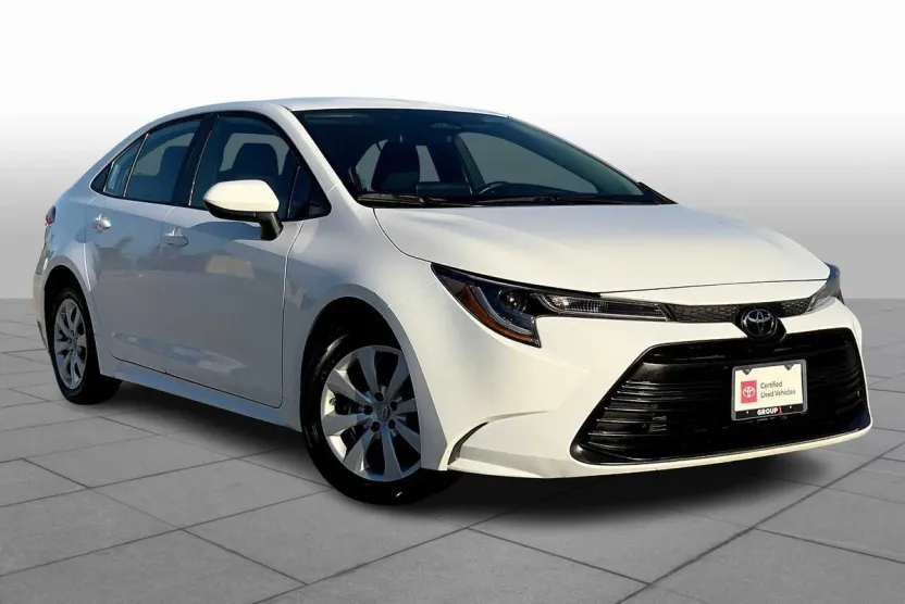 2024 Toyota Corolla LE photo 1