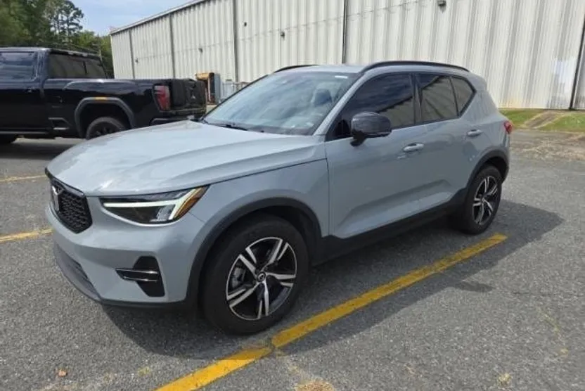 2024 Volvo XC40 Core photo 1