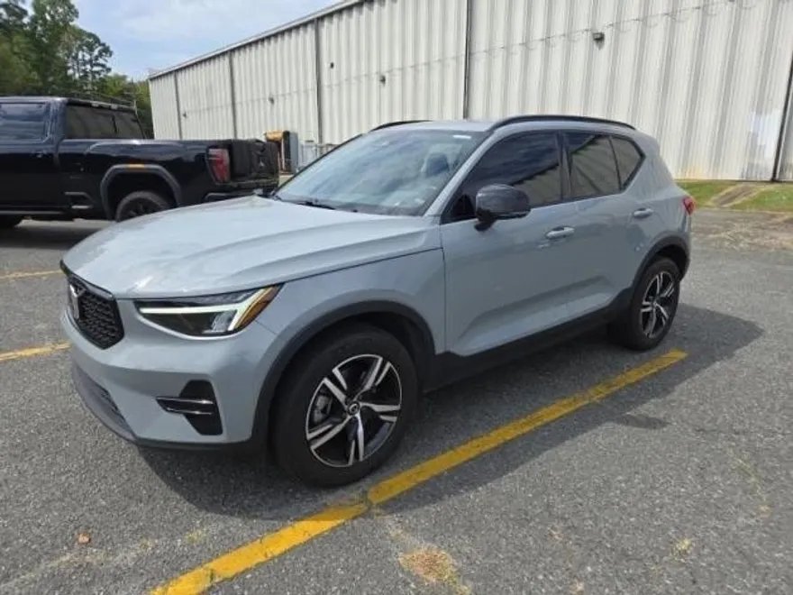 2024 Volvo XC40 Core photo 1