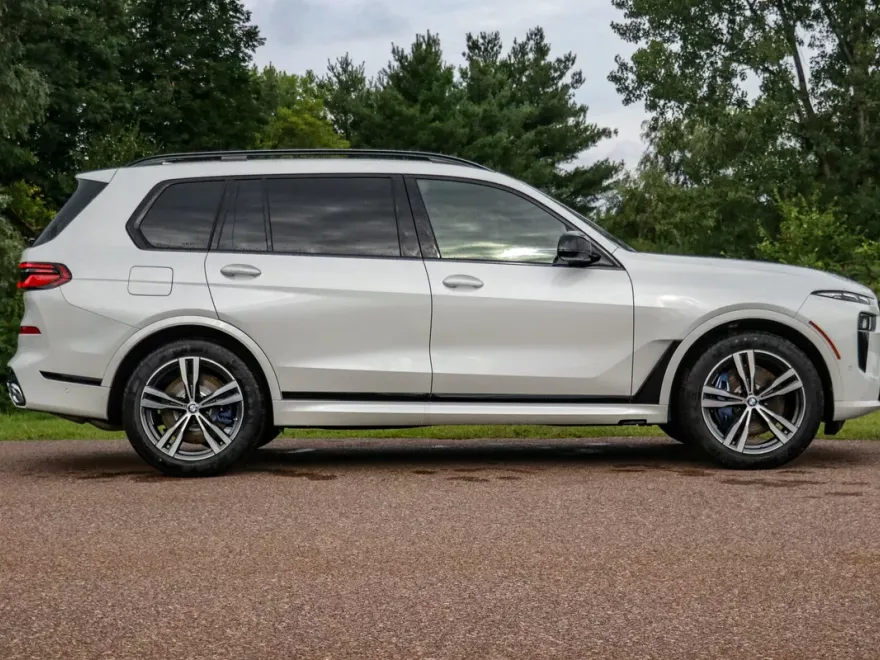 2025 Bmw X7 M60i photo 1
