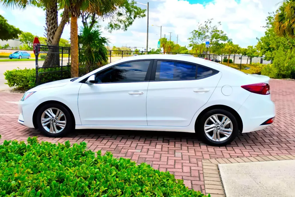 2020 Hyundai Elantra SE photo 1
