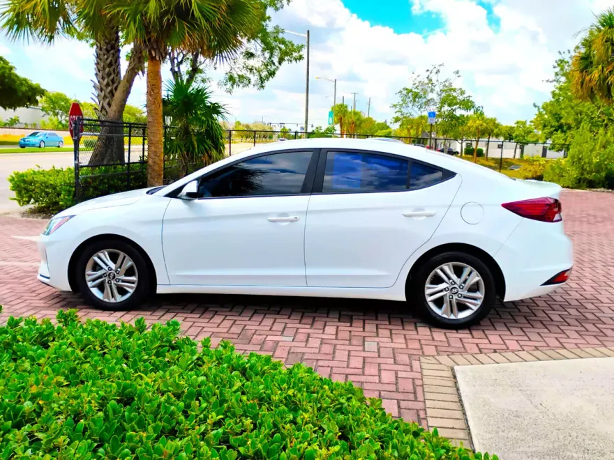 2020 Hyundai Elantra SE photo 1