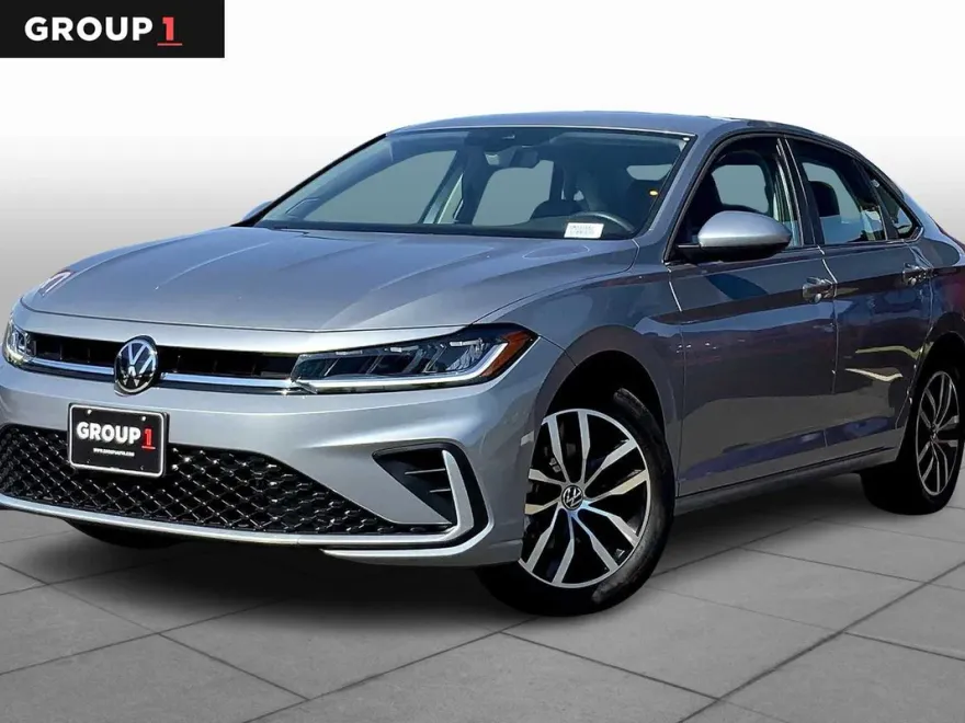 2025 Volkswagen Jetta SE photo 1