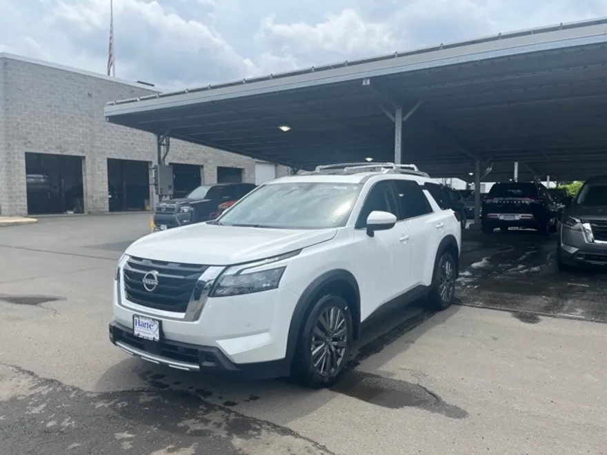 2025 Nissan Pathfinder SL photo 1
