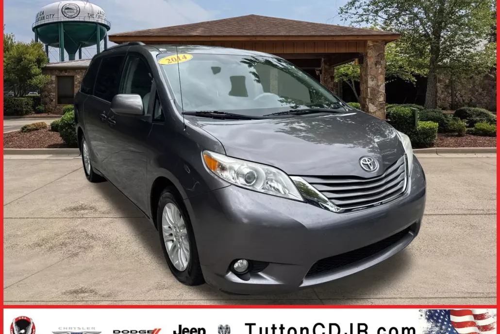 2014 Toyota Sienna XLE photo 1