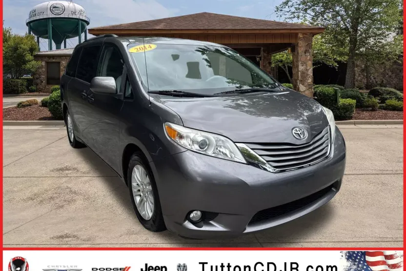 2014 Toyota Sienna XLE photo 1