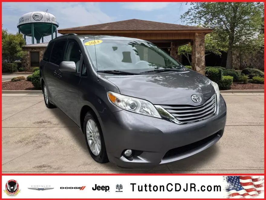 2014 Toyota Sienna XLE photo 1