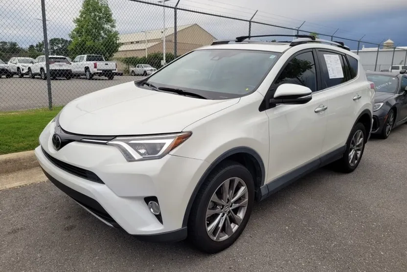 2018 Toyota RAV4 Limited photo 1