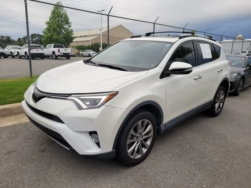 2018 Toyota RAV4 Limited photo 1