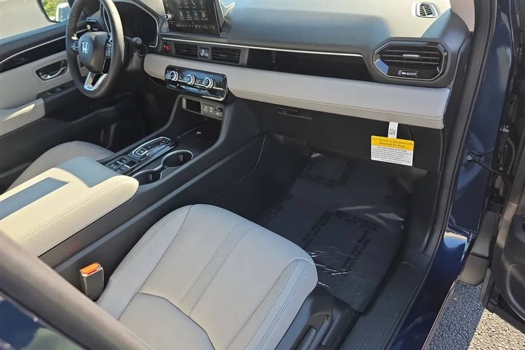 2025 Honda Pilot Touring photo 1