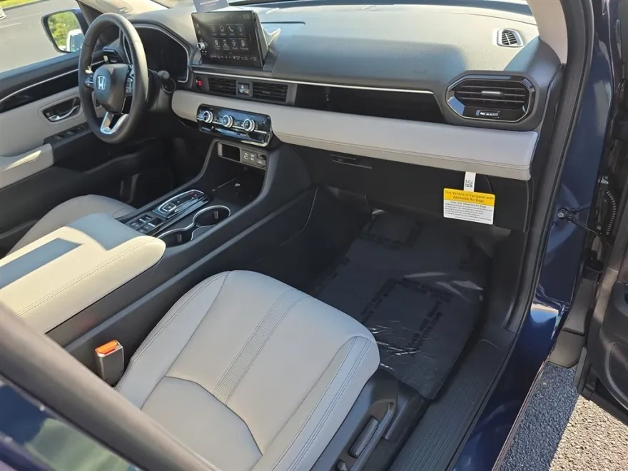 2025 Honda Pilot Touring photo 1