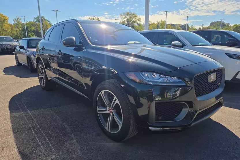 2020 Jaguar F-PACE photo 1