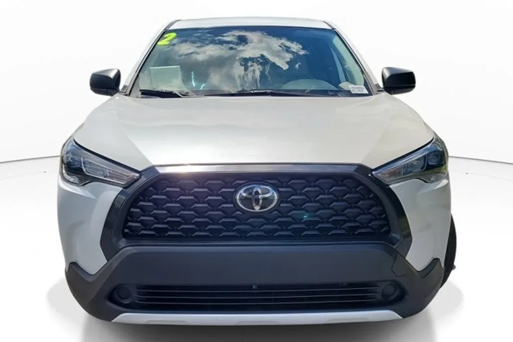 2022 Toyota Corolla Cross L photo 1