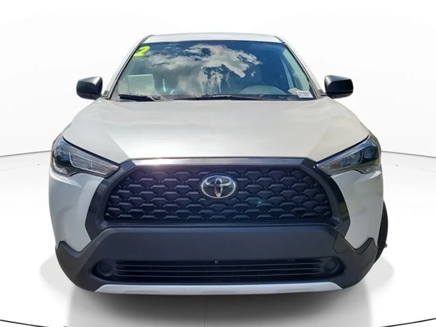2022 Toyota Corolla Cross L photo 1