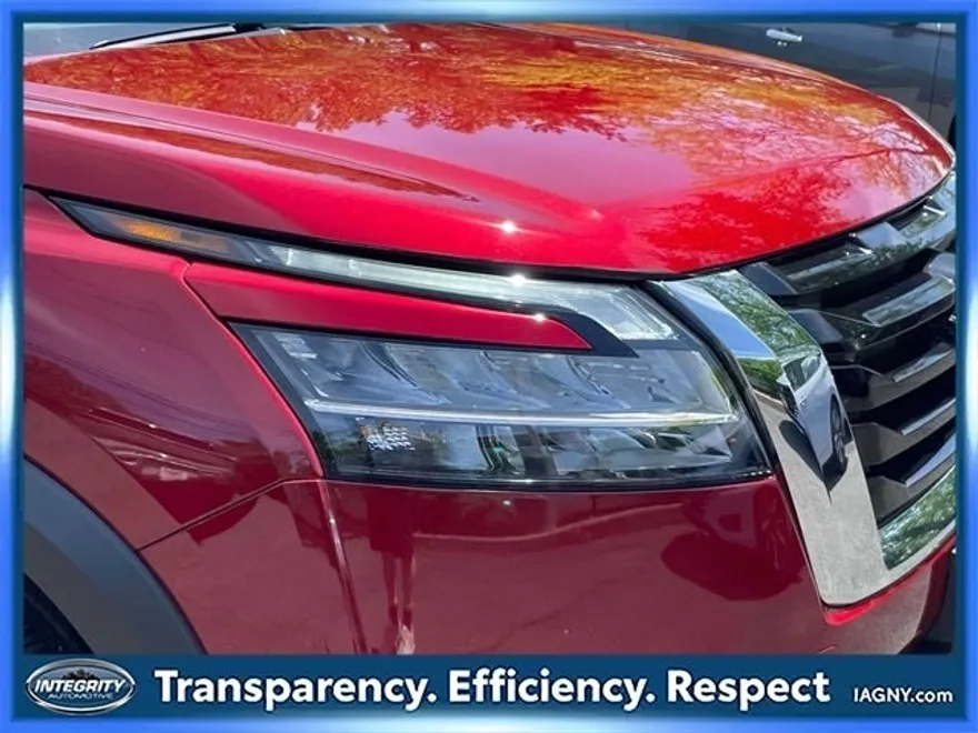 2024 Nissan Pathfinder SL photo 9