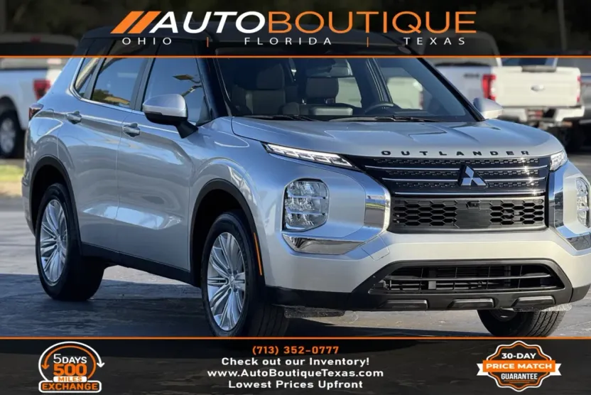 2024 Mitsubishi Outlander ES photo 1