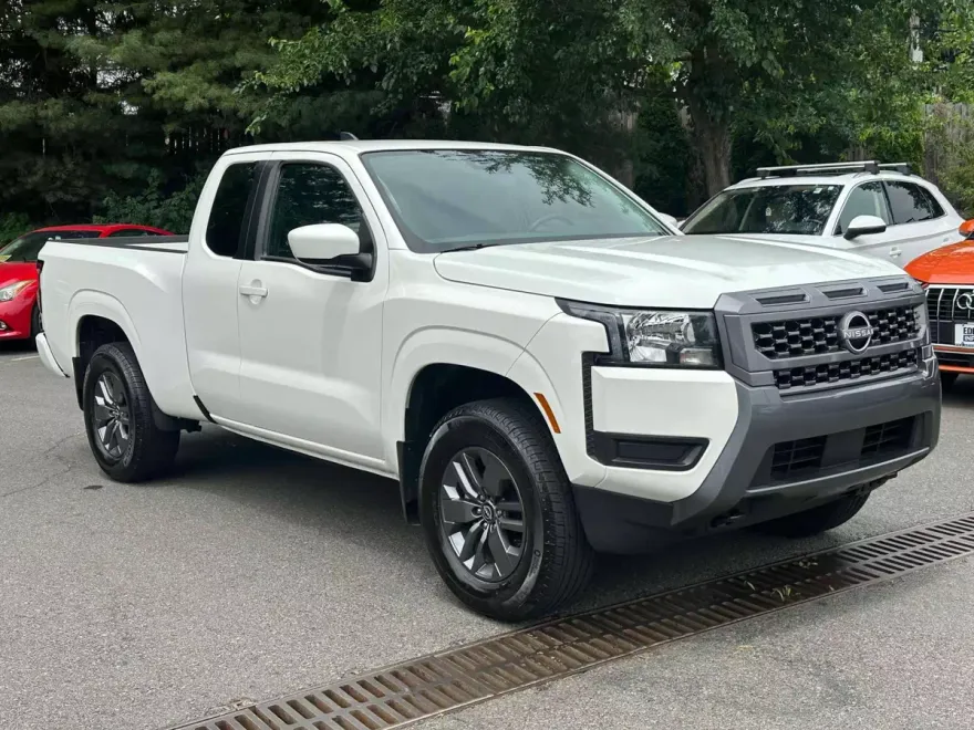 2025 Nissan Frontier King Cab SV photo 1