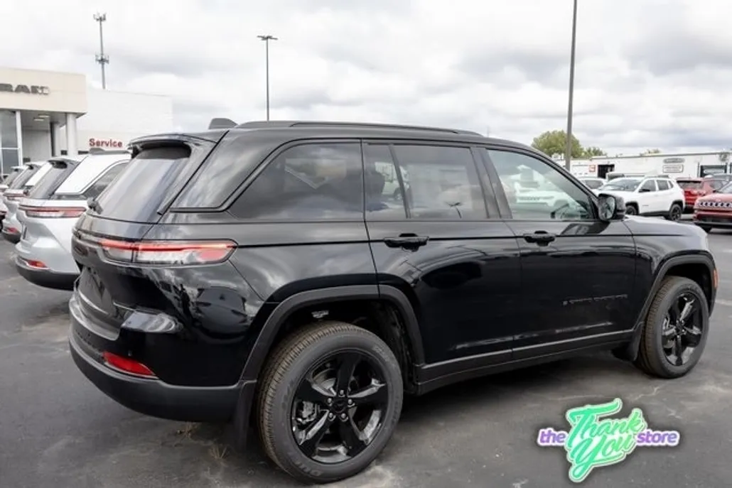 2025 Jeep Grand Cherokee Altitude photo 1