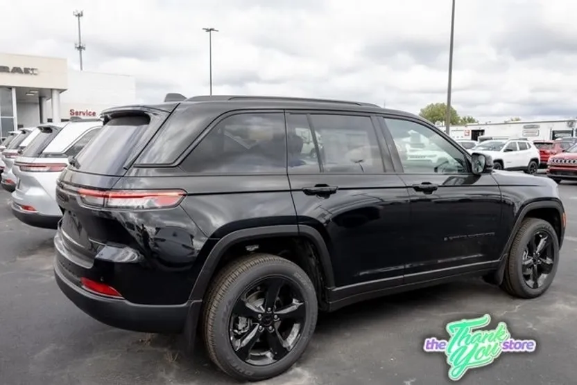 2025 Jeep Grand Cherokee Altitude photo 1