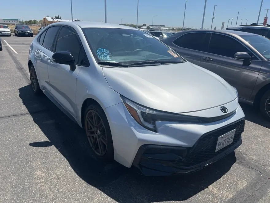 2024 Toyota Corolla SE photo 1