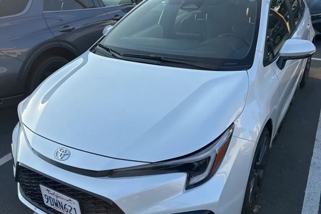 2023 Toyota Corolla SE photo 1