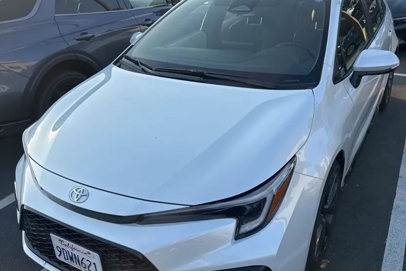 2023 Toyota Corolla SE photo 1