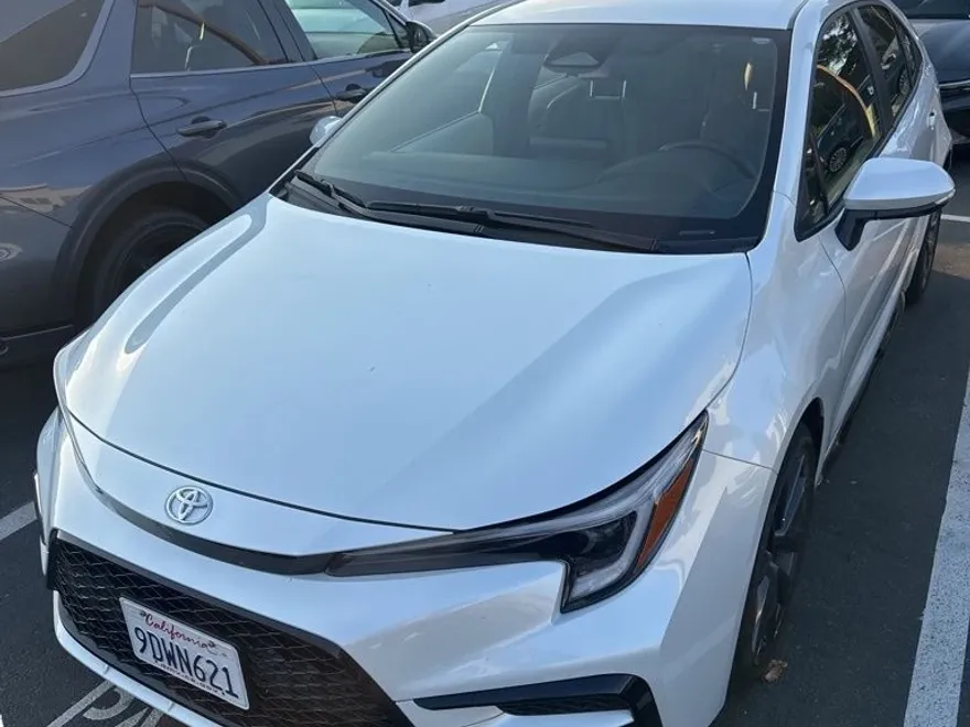 2023 Toyota Corolla SE photo 1