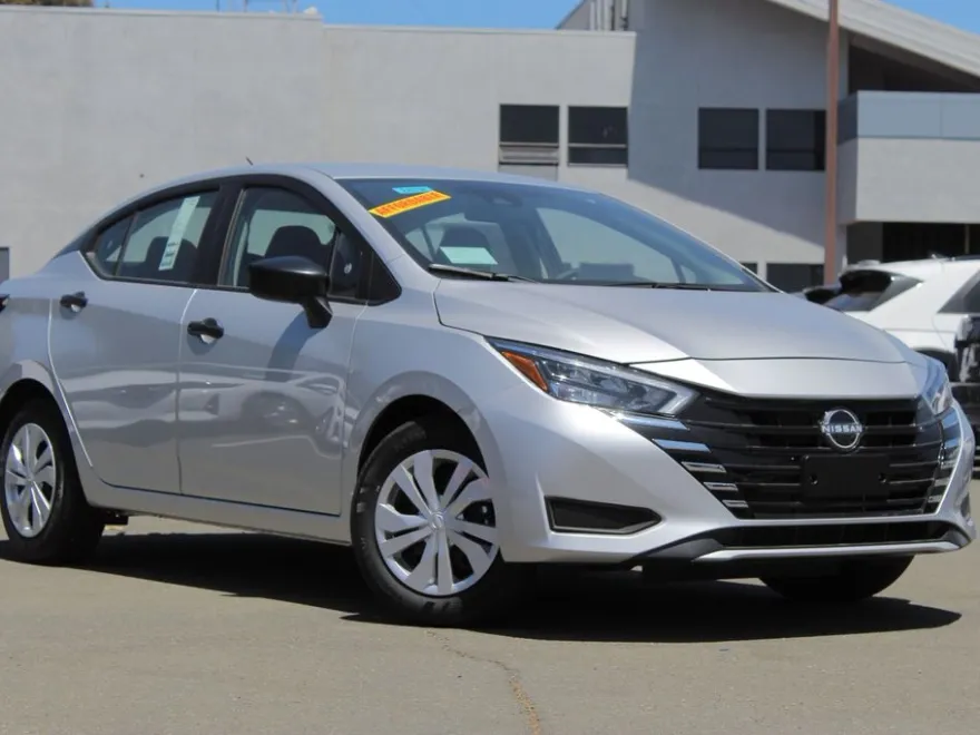 2025 Nissan Versa 1.6 S photo 1